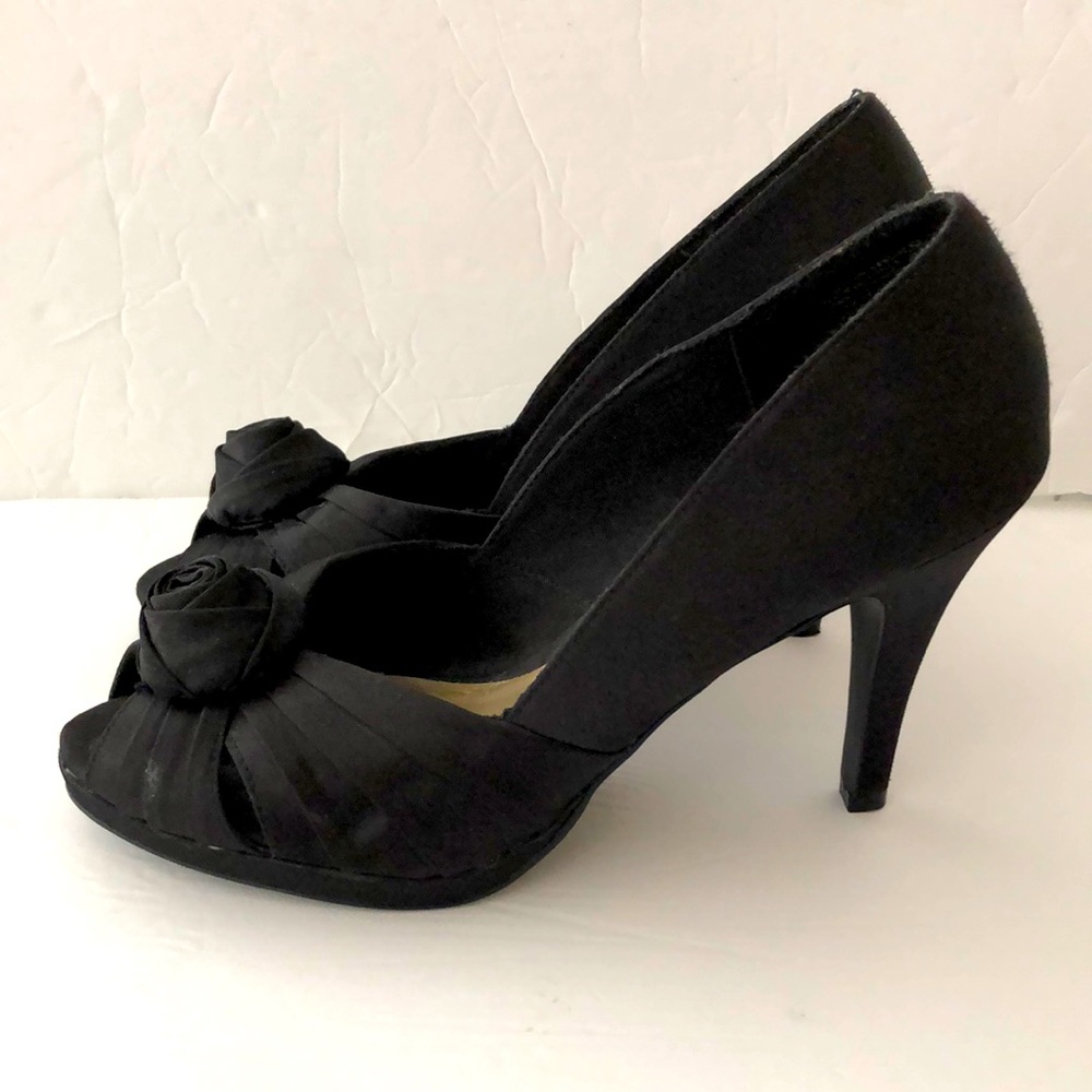 Fioni Night Black Satin Heels Shoes SZ 8.5 - Picture 1 of 10